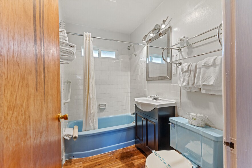 More Photos Of 787 N Central Blvd, Coquille Hotel For Sale