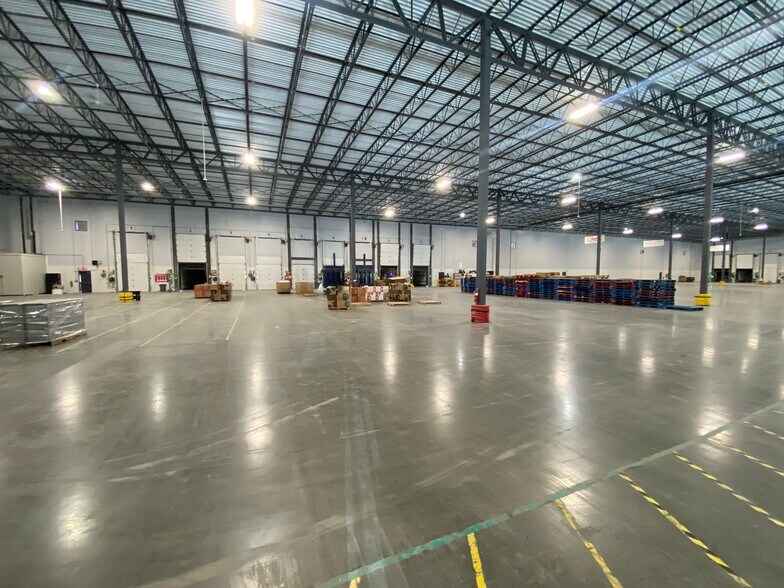 More Photos Of 902 S Delphine Ave, Waynesboro Industrial For Lease