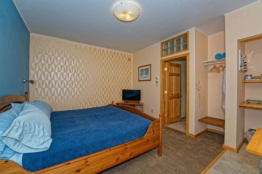 More Photos Of 5355 NY-212 Rt, Mount Tremper Hotel For Sale