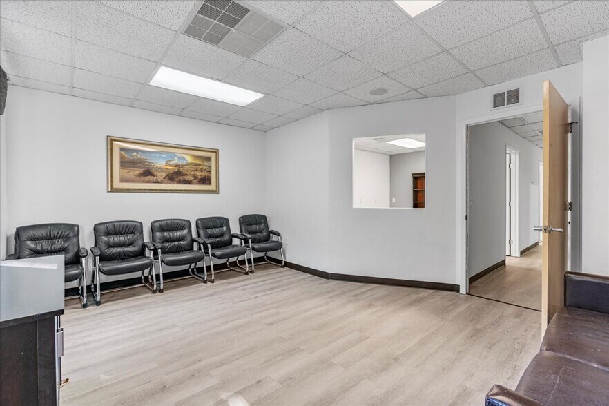 More Photos Of 7733 W Newberry Rd, Gainesville Office For Sale