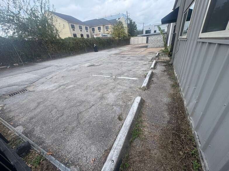 More Photos Of 6214 Beverly Hill St, Houston Office For Lease