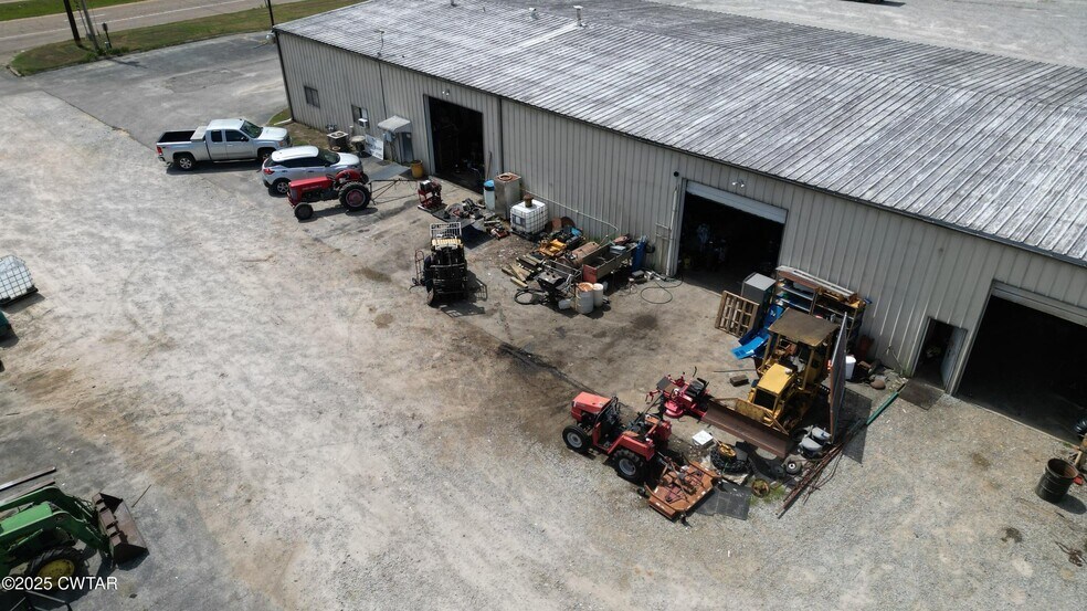 More Photos Of 875 Airways Blvd, Jackson Industrial For Sale