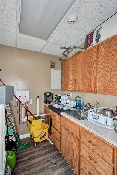 More Photos Of 1112 E Railroad St, Sandwich Office For Sale