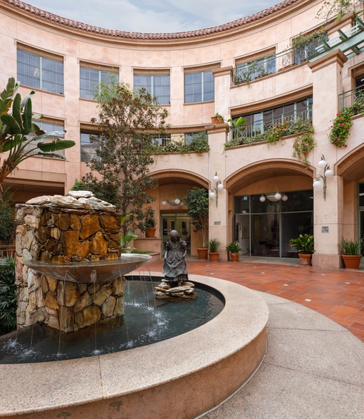 More Photos Of 333 N Canon Dr, Beverly Hills Office For Lease
