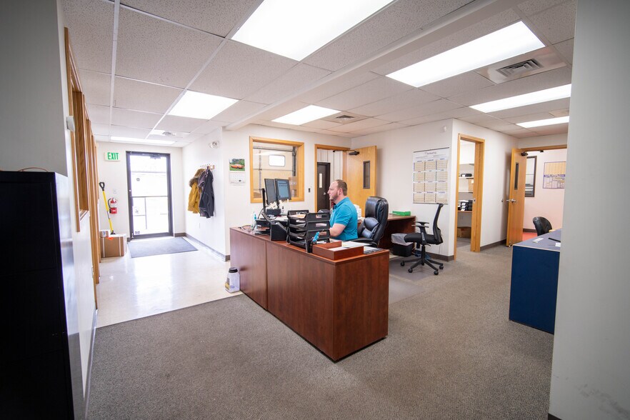 More Photos Of 733 S Bowen St, Longmont Warehouse For Lease