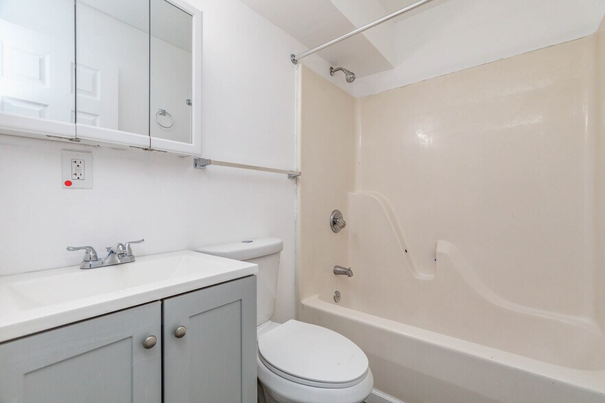 More Photos Of 4053 Mississippi Ave, Cahokia Apartments For Sale