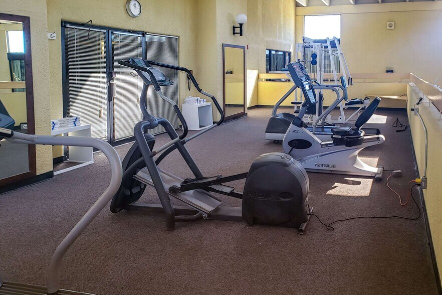 More Photos Of 2000 N Main St, Roswell Hotel For Sale