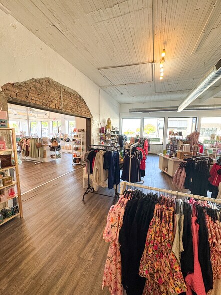 More Photos Of 115 S Goliad St, Rockwall Storefront Retail Office For Lease