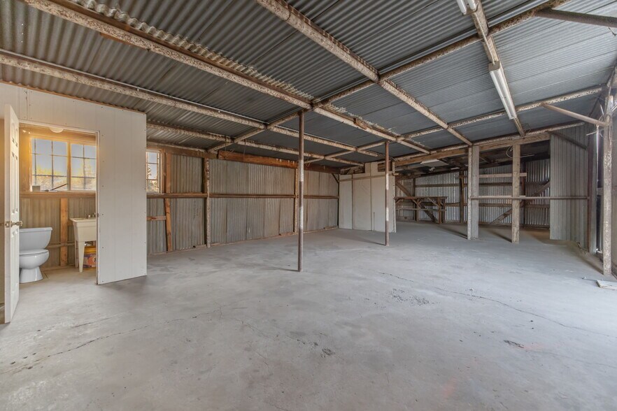 More Photos Of 1334 W Goshen Ave, Visalia Warehouse For Sale