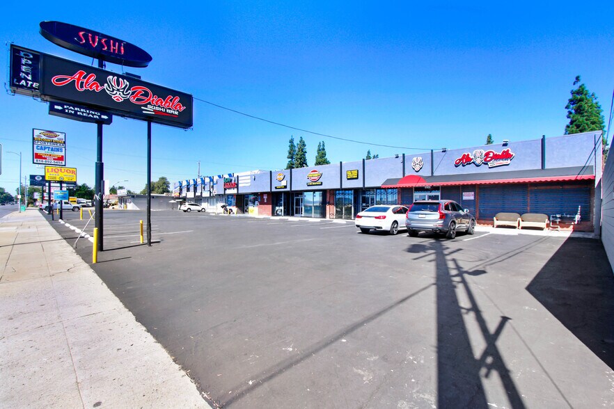 Primary Photo Of 16141-16173 Roscoe Blvd, North Hills General Retail For Lease