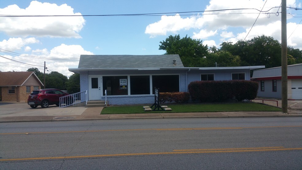 More Photos Of 415 N Main St, Belton General Retail For Sale