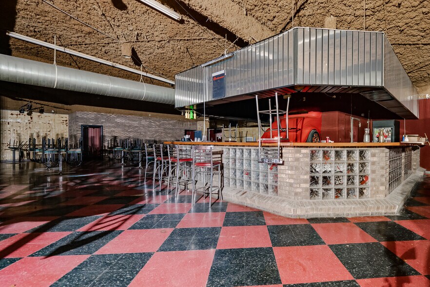 More Photos Of 108 W Birch St, Russellville Freestanding For Sale