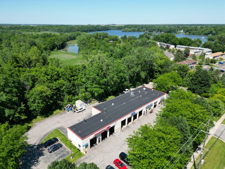 More Photos Of 51300-52300 W Huron River Dr, Belleville Auto Repair For Lease