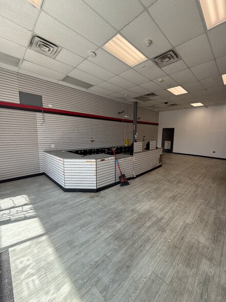 More Photos Of 2500 W North Ave, Chicago Unknown For Lease