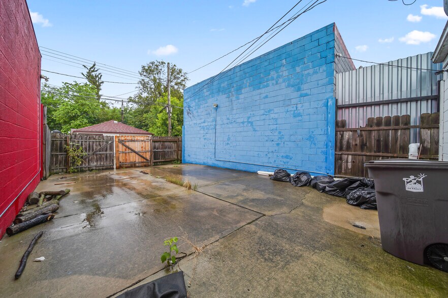 More Photos Of 16124 W 7 Mile Rd, Detroit Storefront For Sale