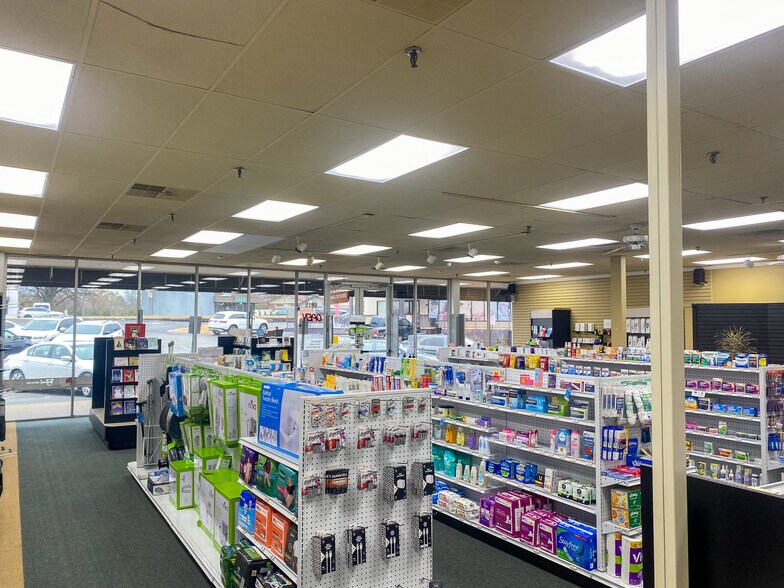 More Photos Of 6805-6835 Cantrell Rd, Little Rock Unknown For Lease