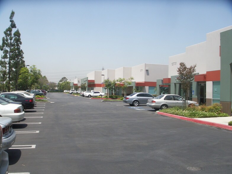 More Photos Of 12711 Ramona Blvd, Baldwin Park Warehouse For Lease