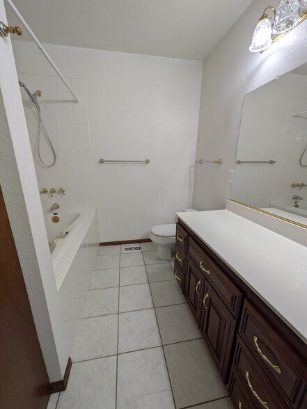 More Photos Of 15507 County Road 10, Fort Lupton Flex For Lease