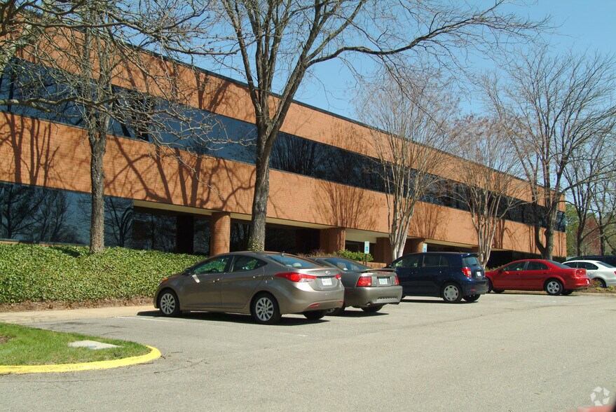 More Photos Of 620 Moorefield Park Dr, Richmond Office For Lease