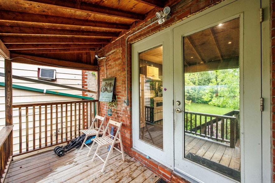 More Photos Of 1611 Bloor St W, Toronto Storefront Retail Office For Sale