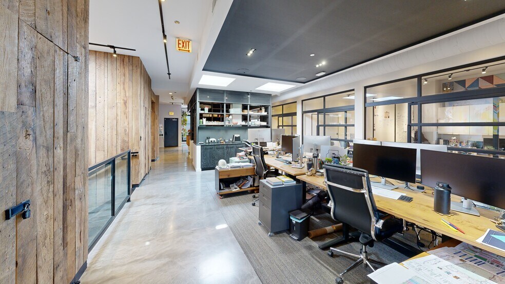 More Photos Of 1643 N Milwaukee Ave, Chicago Office For Lease