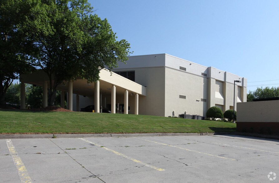 More Photos Of 1725 Indian Trail Rd, Norcross Medical For Lease
