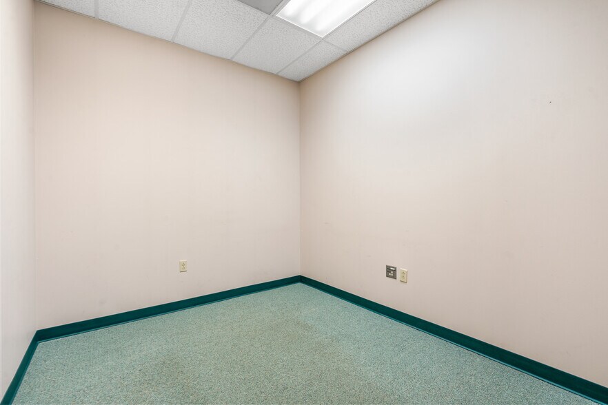 More Photos Of 77-87 Glade Dr, Kittanning Flex For Sale