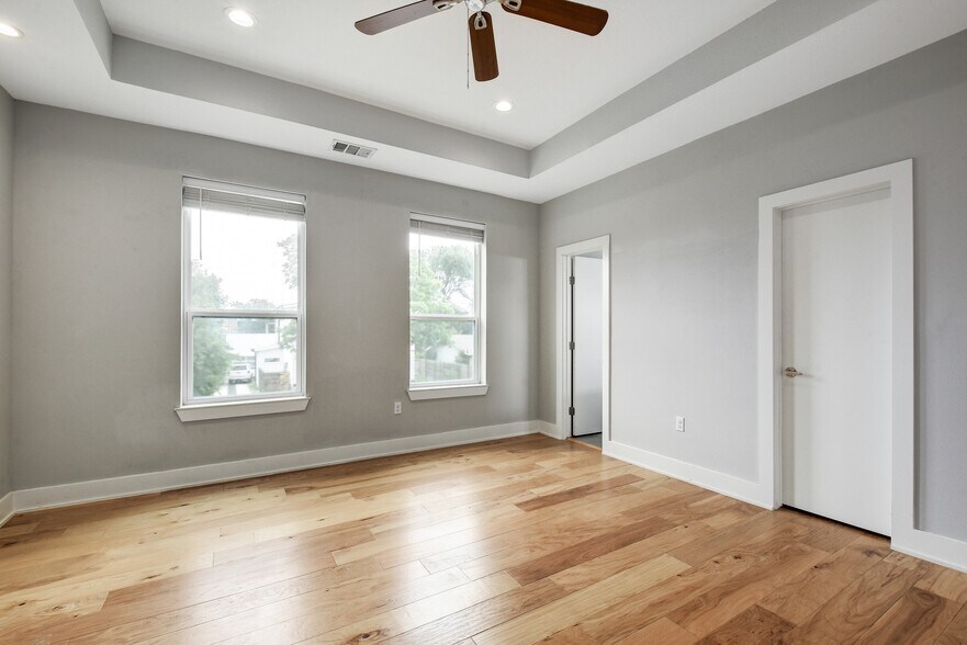 More Photos Of 4005 A/B Clawson Rd, Austin Specialty For Sale