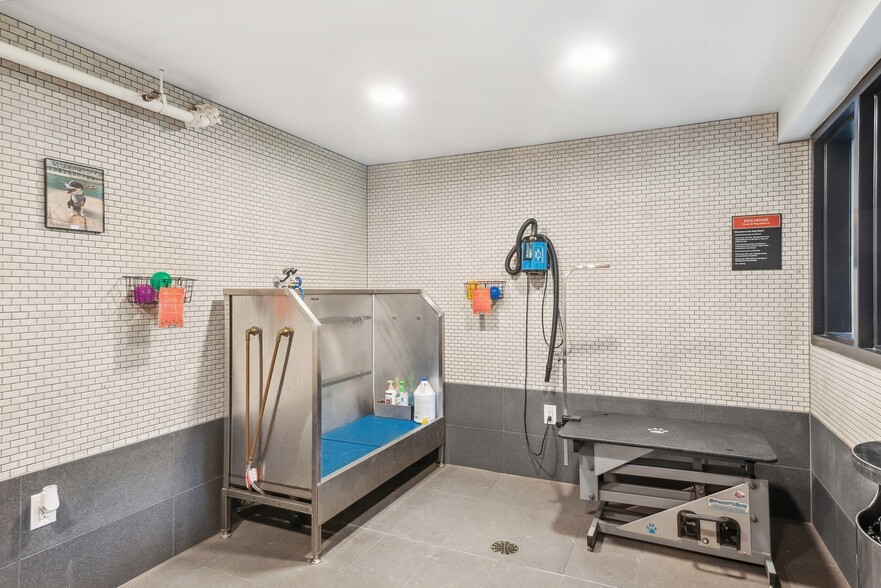 More Photos Of 1850 N 34th St, Seattle Apartments For Lease