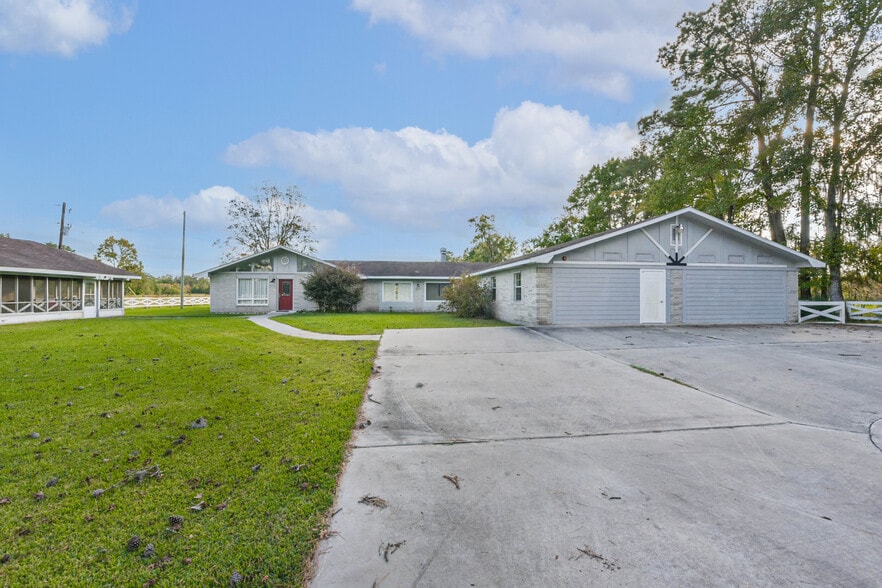 More Photos Of 1270 CR 2293, Cleveland Assisted Living For Sale