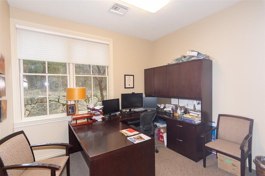 More Photos Of 5900 Southwest Pky, Austin Medical For Lease