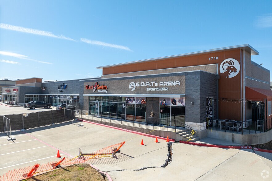 More Photos Of 1710 FM 423, Little Elm Storefront For Lease