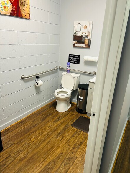 More Photos Of 2677 NC-903 Hwy, Stokes Sports And Entertainment For Sale