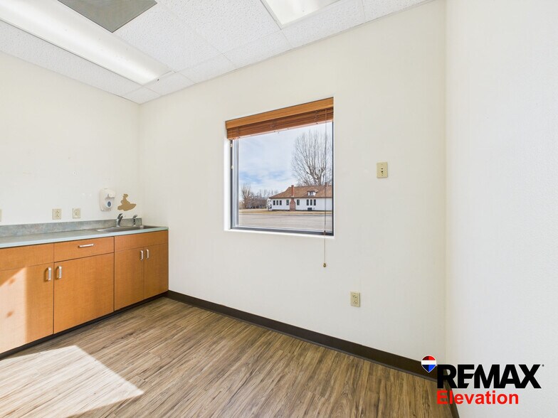 More Photos Of 156 N 6th St, Basin Office For Sale