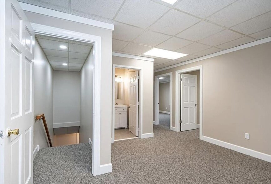 More Photos Of 1241 Mall Dr, North Chesterfield Medical For Lease