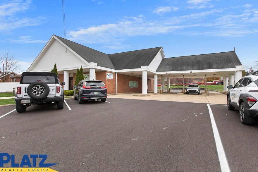 More Photos Of 4390 Mahoning Ave, Youngstown Bank For Sale