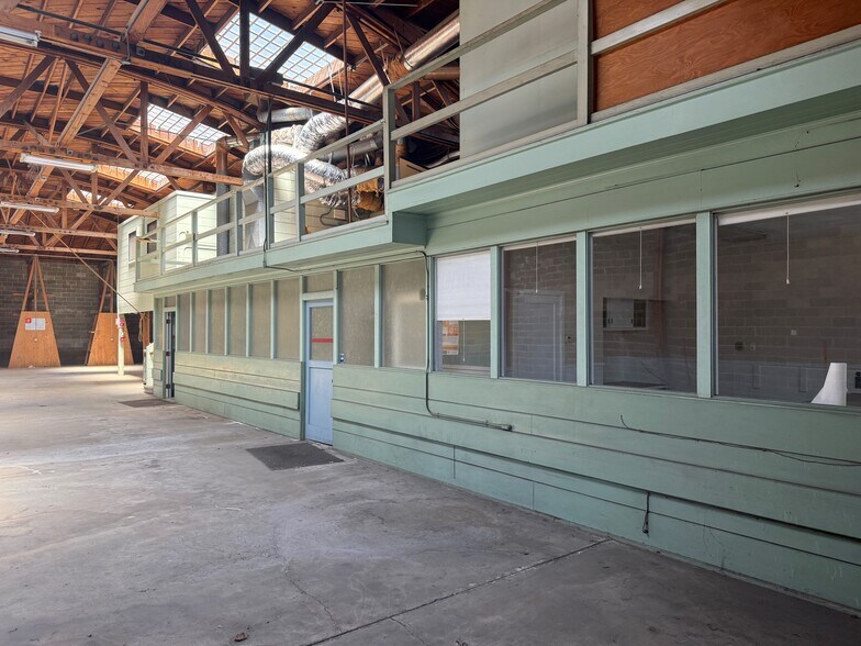 More Photos Of 482 25th St, Oakland Showroom For Sale