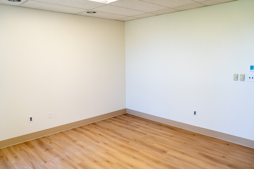 More Photos Of 3550 W Market St, Akron Office For Lease