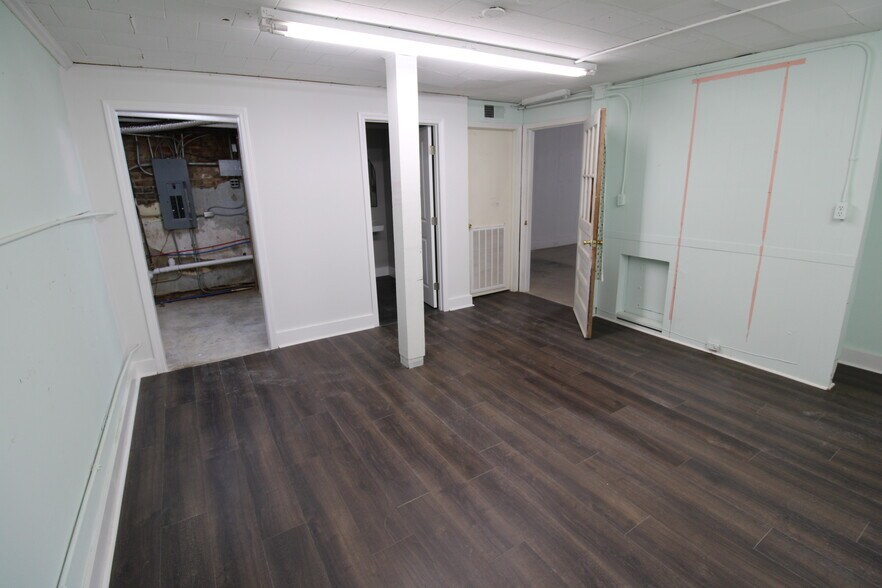 More Photos Of 113 W Fisher St, Salisbury Storefront Retail Office For Lease