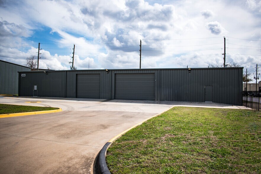 More Photos Of 5850 Cunningham Rd, Houston Unknown For Lease