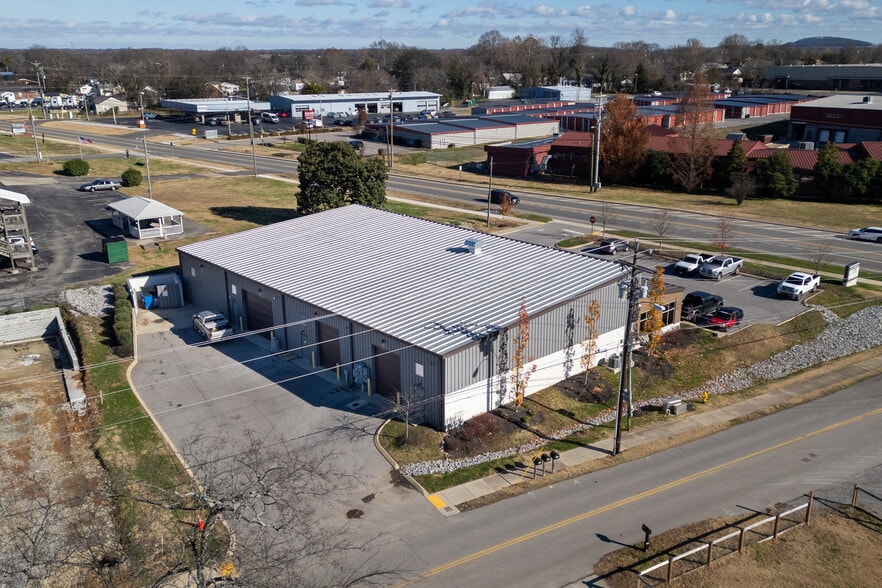 More Photos Of 802 N Cumberland St, Lebanon Light Distribution For Lease