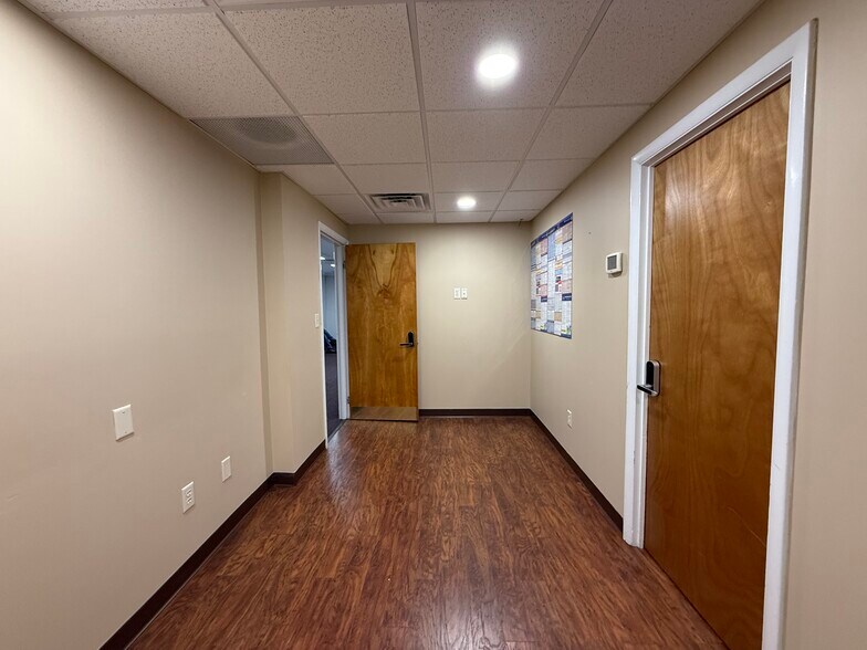 More Photos Of 121 Lincoln St, Worcester Healthcare For Lease