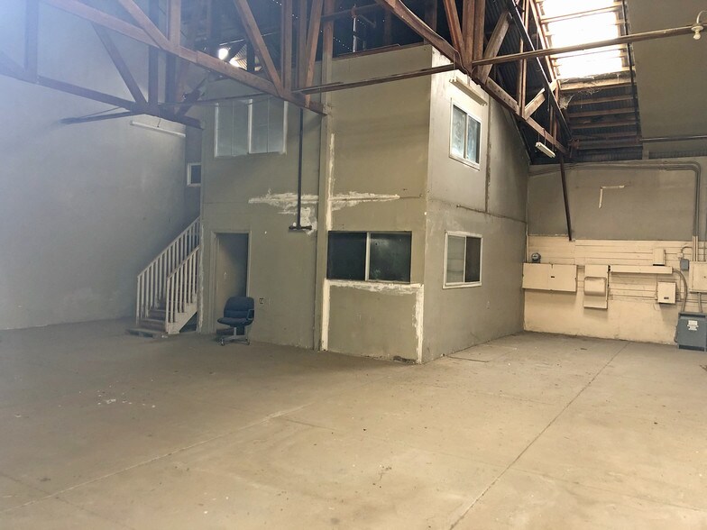 More Photos Of 610 N E St, Madera Warehouse For Lease
