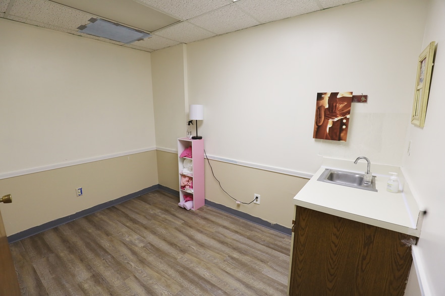 More Photos Of 2034-2046 Bailey Rd, Cuyahoga Falls Storefront Retail Office For Lease