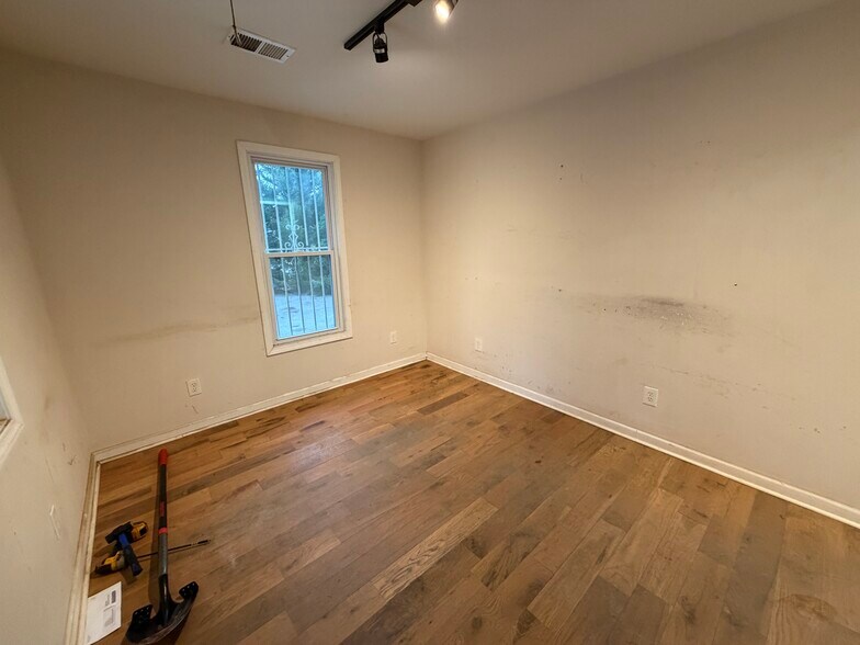 More Photos Of 113 Foster Lake Rd, Dallas General Retail For Lease