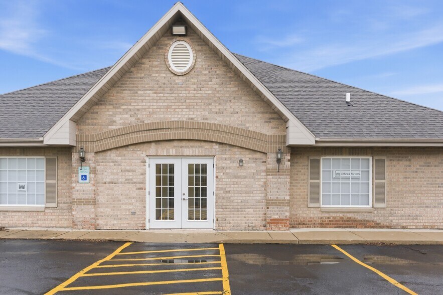 More Photos Of 1640 Willow Circle Dr, Crest Hill Medical For Sale