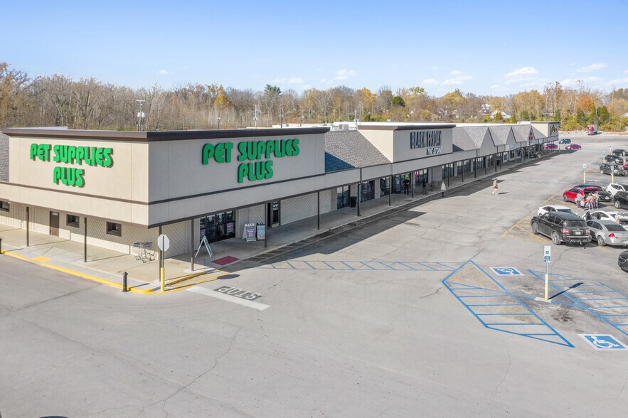 More Photos Of 370-530 S Indiana St, Mooresville General Retail For Lease