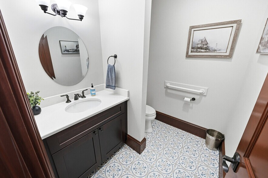 More Photos Of 207 Queen Elizabeth Ave, Manteo Storefront Retail Residential For Sale