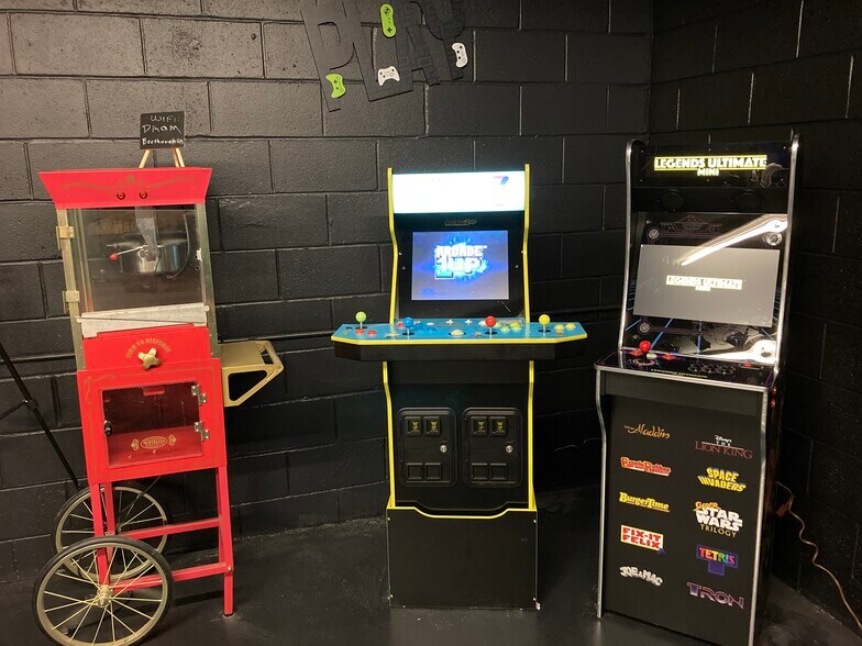 More Photos Of 336 S Walnut St, Bloomington Freestanding For Sale