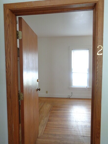 More Photos Of 313 Augusta Ave, Dekalb Apartments For Sale